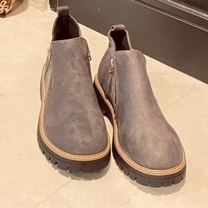 New!  Women Gray Chelsea Ankle Boots